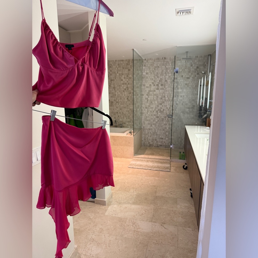 Elegant Pink Women's Intimate Set